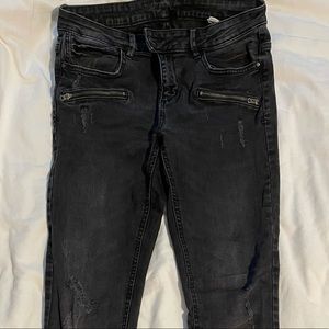 Zara black jean with zipper pockets